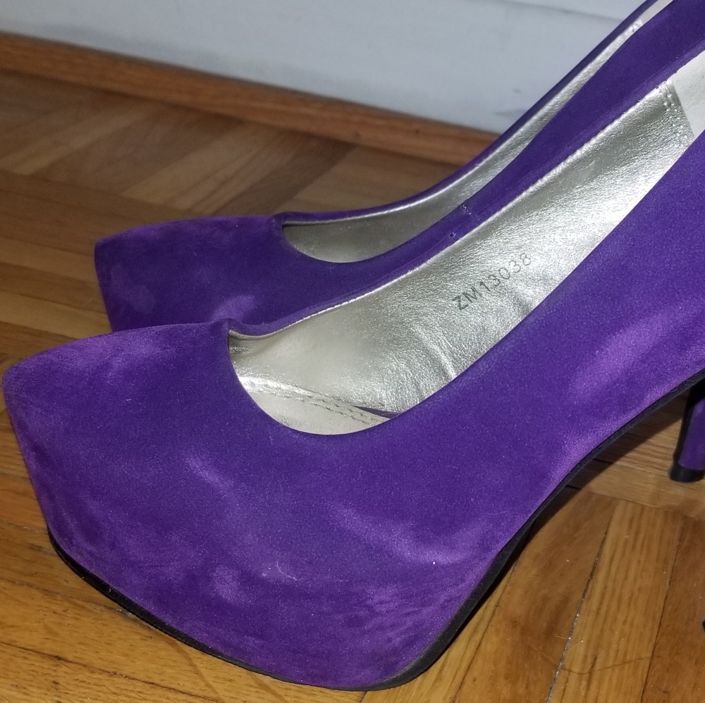 Only purchased for a wedding. Wore only once.